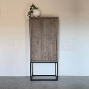 Eiken kast Jorn