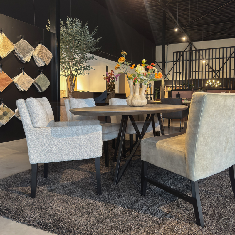 Eiken ovale tafel Frank