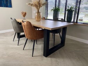 Eiken tafel Karin