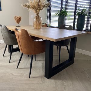 Eiken tafel Karin