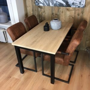 Eiken tafel Mike