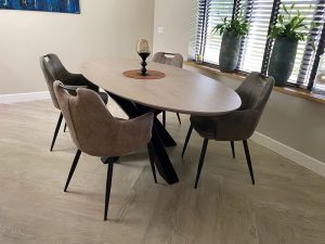 Eiken ovale tafel Thea