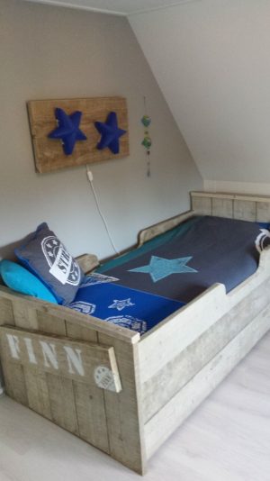 Steigerhouten Bed Finn