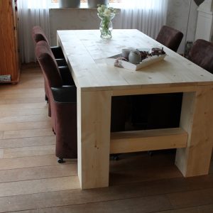 Steigerhouten tafel Niekos met tussenstuk